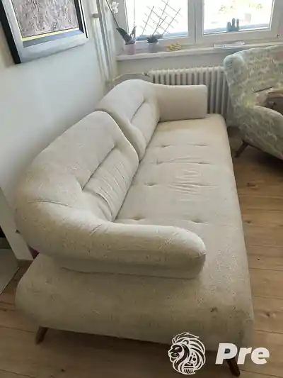 Dubinsko pranje bele ugaone garniture pre pranja u Beogradu