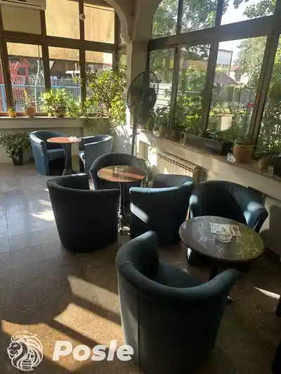 Dubinsko pranje crnih klub stolica posle pranja u Beogradu