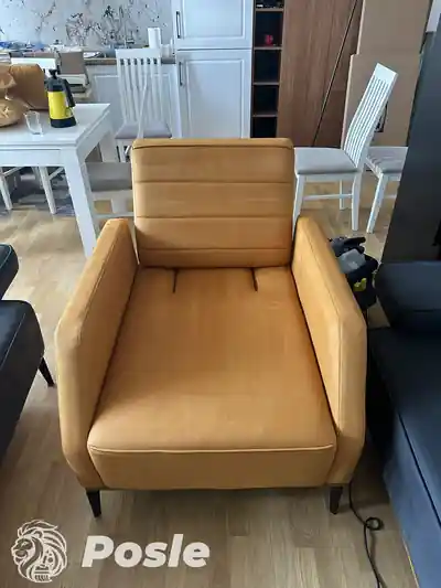 Dubinsko pranje braon fotelje posle tretmana u Beogradu