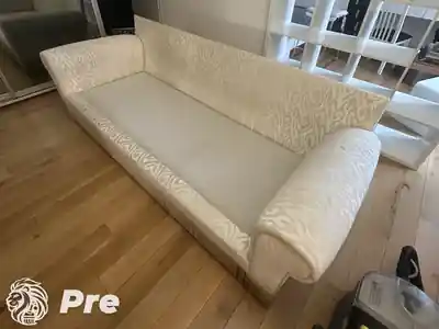 Dubinsko pranje bele ugaone garniture pre i posle pranja u Beogradu