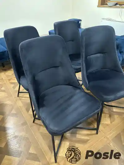 Dubinsko pranje plavih fotelja posle pranja u Beogradu