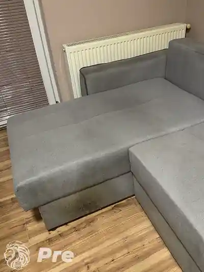 Dubinsko pranje sive ugaone garniture pre pranja u Beogradu