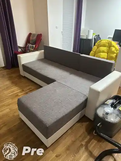 Dubinsko pranje sive ugaone garniture pre pranja u Beogradu