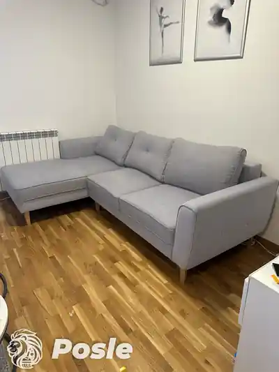 Dubinsko pranje sive ugaone garniture pre pranja u Beogradu