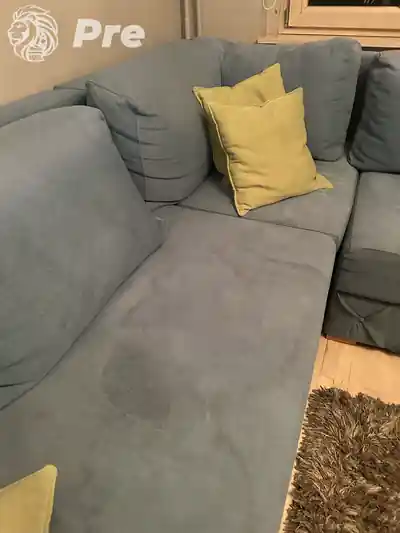 Dubinsko pranje sedalnog dela sive ugaone garniture pre pranja u Beogradu