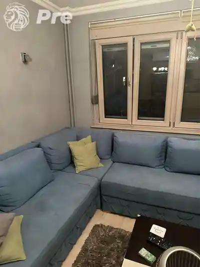 Dubinsko pranje plave ugaone garniture pre pranja u Beogradu
