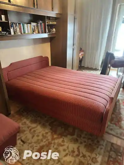Dubinsko pranje crvenog lezaja posle dubinskog pranja u Beogradu