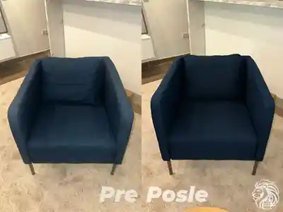Dubinsko pranje plavih fotelja pre i posle pranja u Beogradu