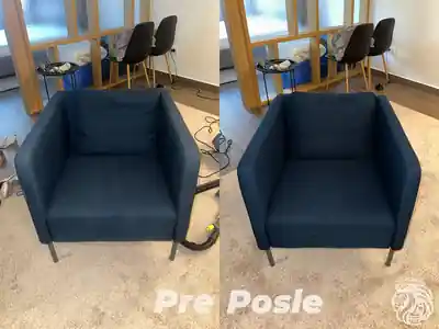 Dubinsko pranje plavih fotelja pre i posle dubinskog pranja u Beogradu