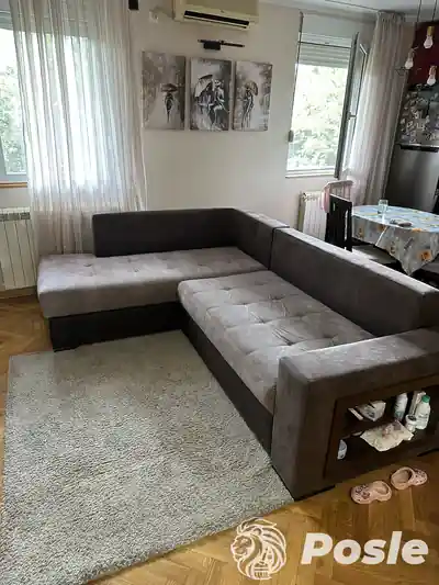 Dubinsko pranje sive ugaone garniture posle pranja u Beogradu