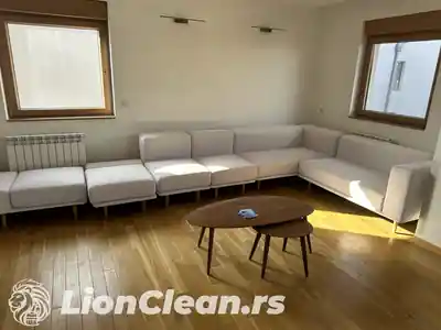 Dubinsko pranje bele garniture pre i posle pranja u Beogradu