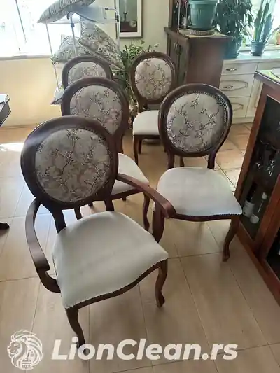 Komplet starinskih trpezarijskih stolica posle dubinskog pranja u Beogradu