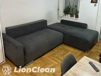 Dubinsko pranje tamnosive ugaone garniture posle dubinskog pranja u Beogradu