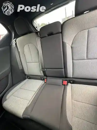Dubinsko pranje zadnje klupe posle dubinskog pranja automobila u Beogradu