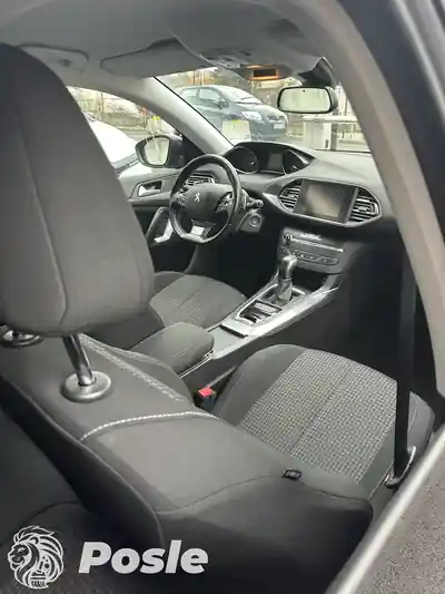 Dubinsko pranje prednjih sedista i konzole posle ciscenja automobila u Beogradu