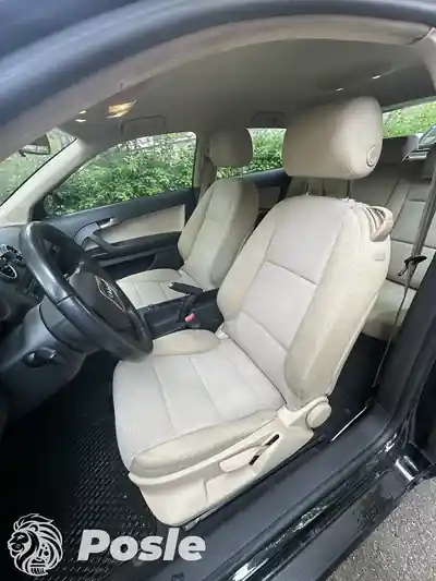 Dubinsko pranje svetlih sedista posle dubinskog pranja automobila u Beogradu