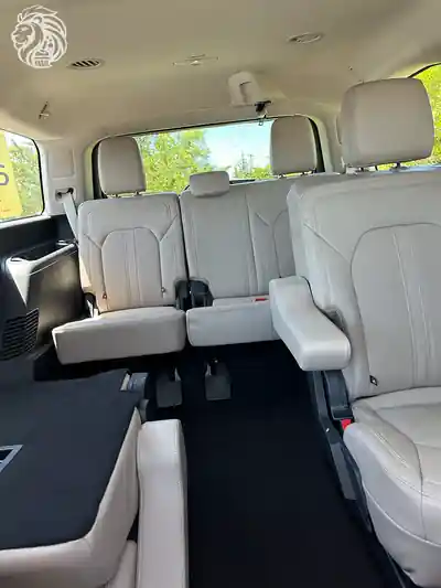 Dubinsko pranje zadnjeg reda sedista posle pranja automobila u Beogradu