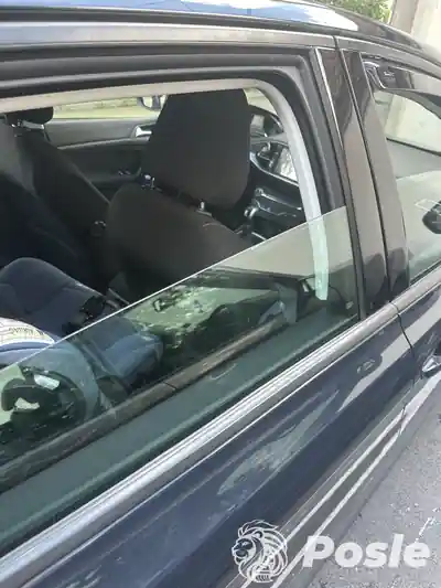 Dubinsko pranje vozila kroz prozor posle ciscenja automobila u Beogradu