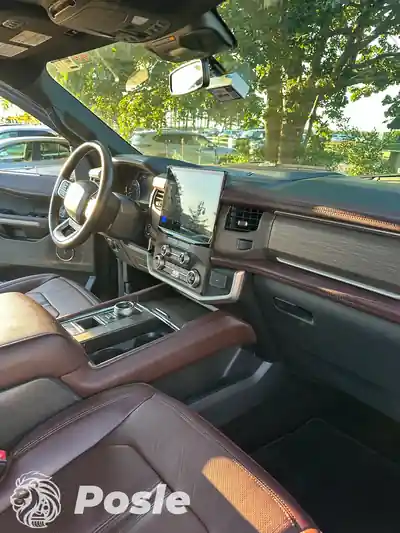 Dubinsko pranje braon enterijera posle tretmana automobila u Beogradu
