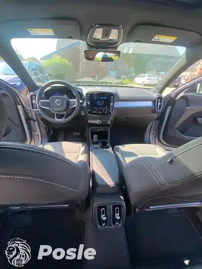 Dubinsko pranje komandne table posle tretmana automobila u Beogradu