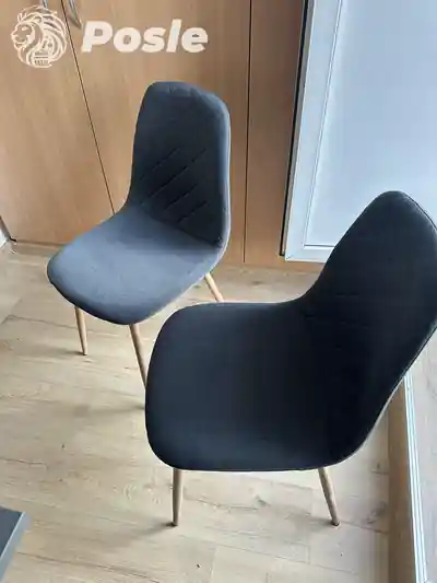 Dubinsko pranje crnih stolica posle dubinskog pranja u Beogradu