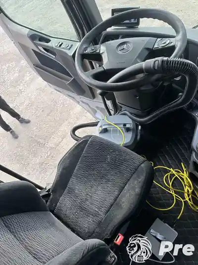 Dubinsko pranje vozacevog sedista pre pranja automobila u Beogradu
