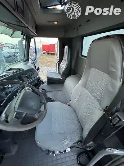 Dubinsko pranje vozacevog prostora posle ciscenja automobila u Beogradu