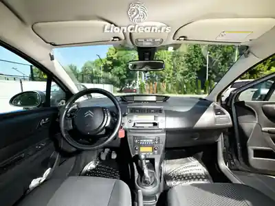 Dubinsko pranje kompletnog enterijera posle ciscenja automobila u Beogradu