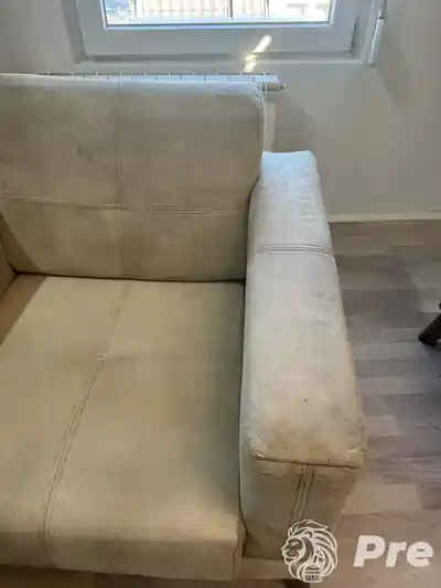 Dubinsko pranje fotelje pre dubinskog pranja u Beogradu